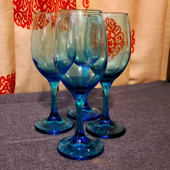 4 Blue Tinted Wine Glasses - Picture 1 of 6